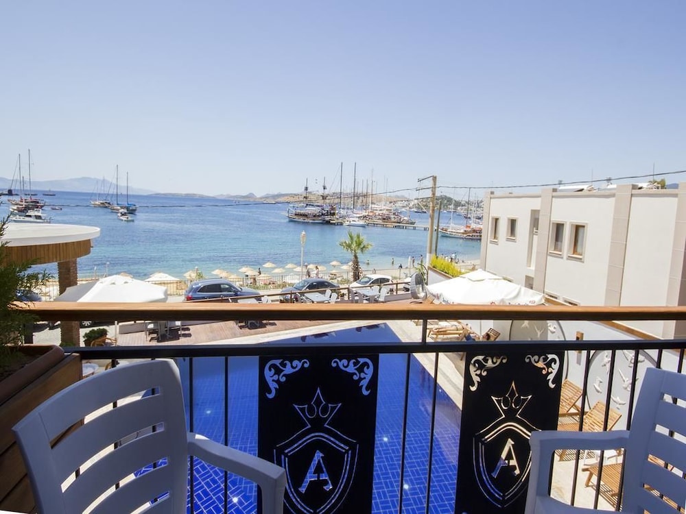 Akkan Beach Hotel 12/68