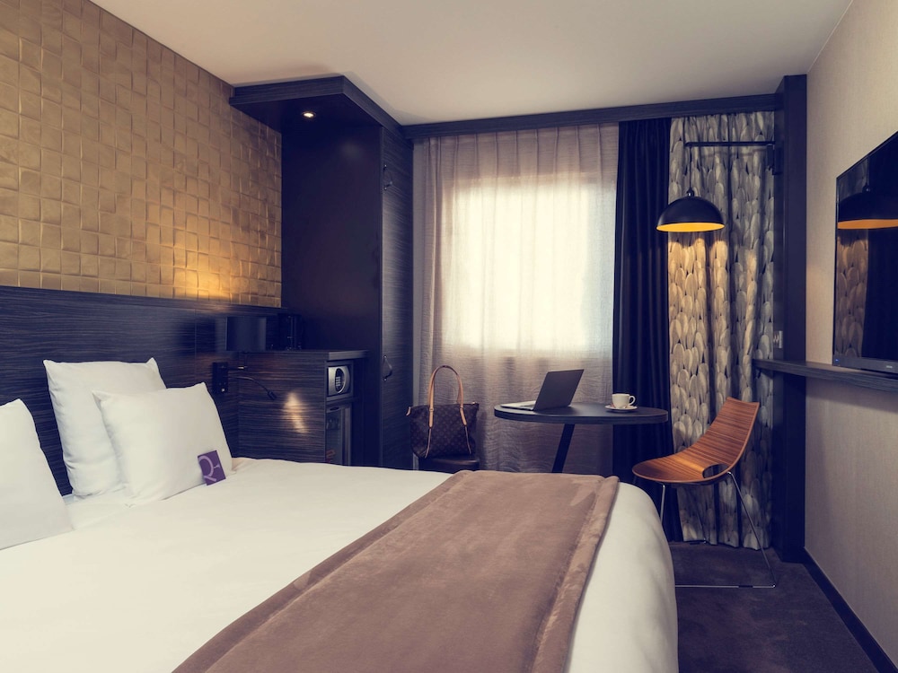 PRIVILEGE, DOUBLE BED