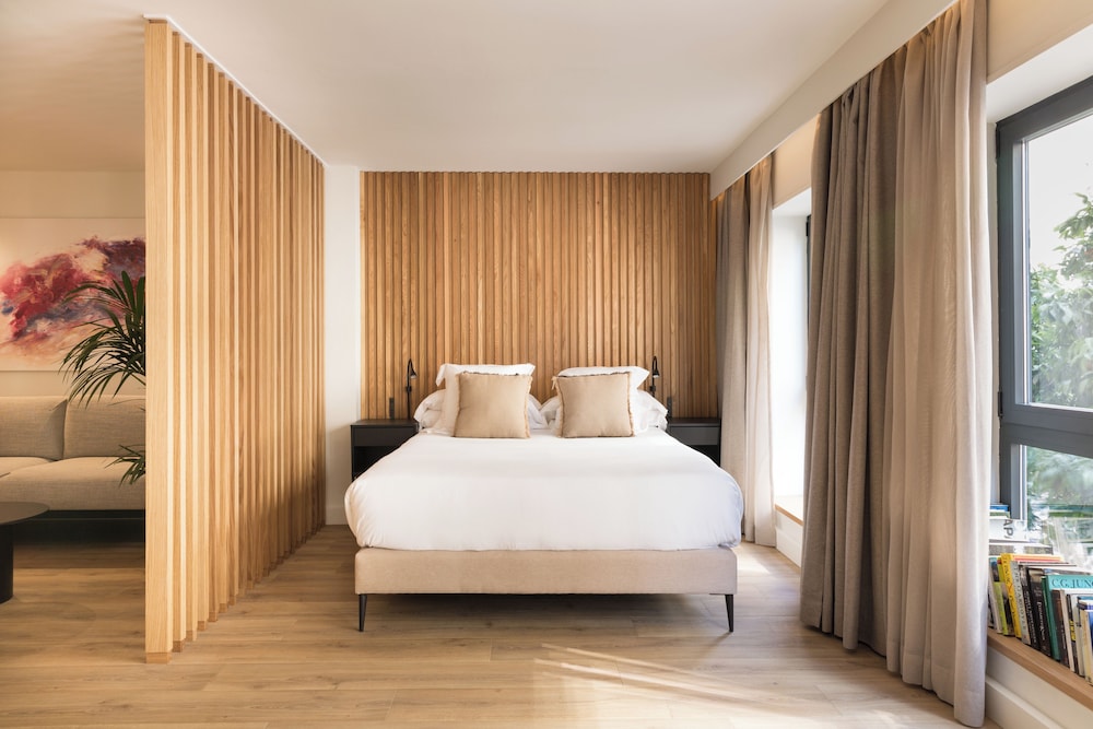 PUERTA CATEDRAL SUITES 10/50