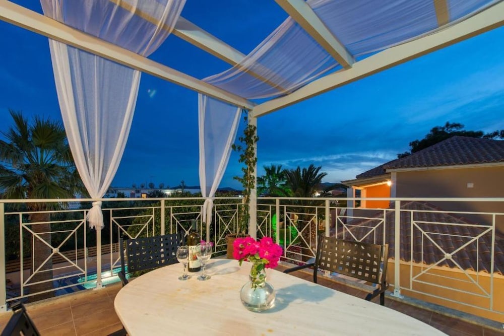 Aeolos Boutique Hotel & Suites 44/65