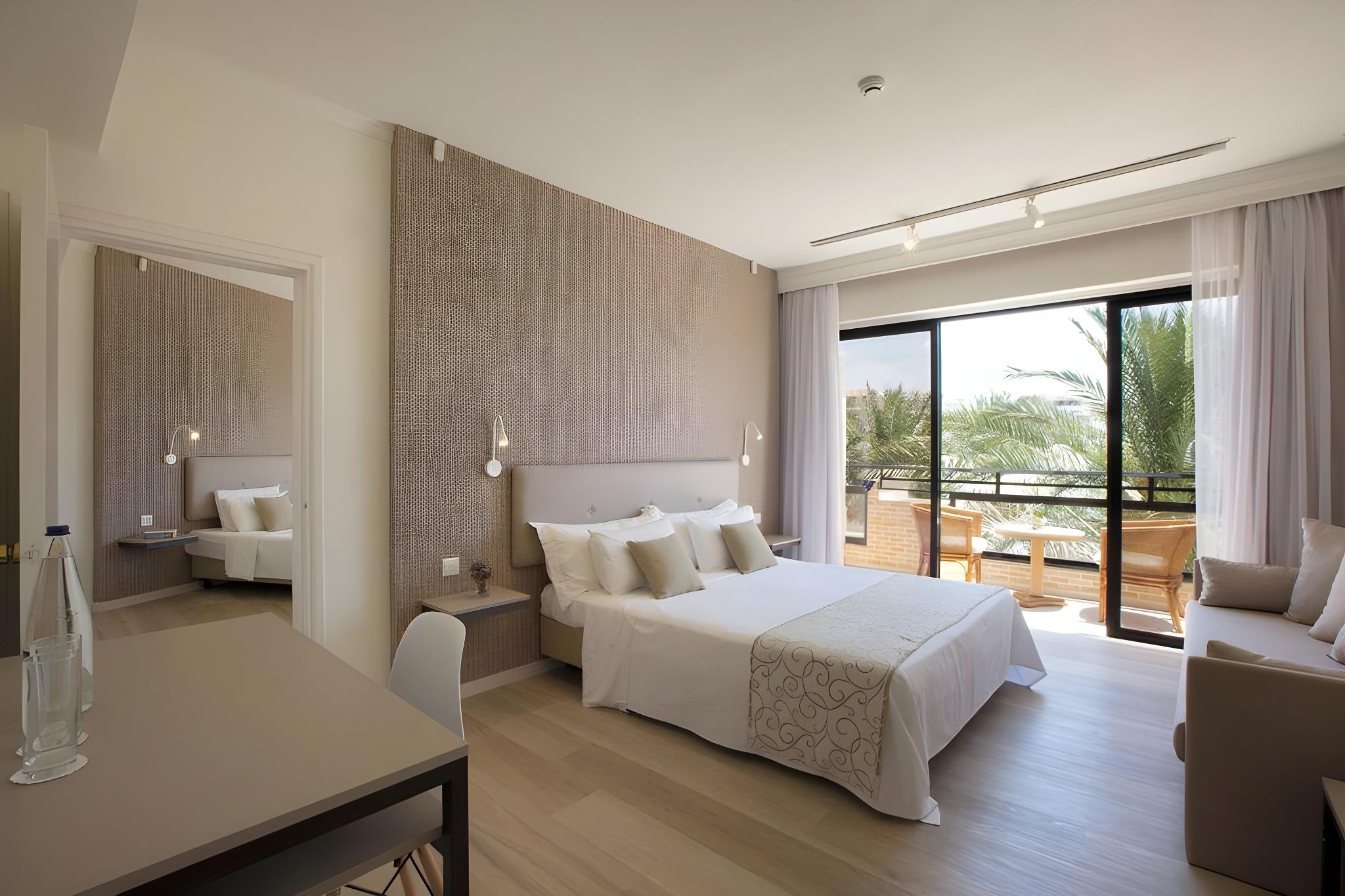 2 Bedrooms, Family Suite, Inland View