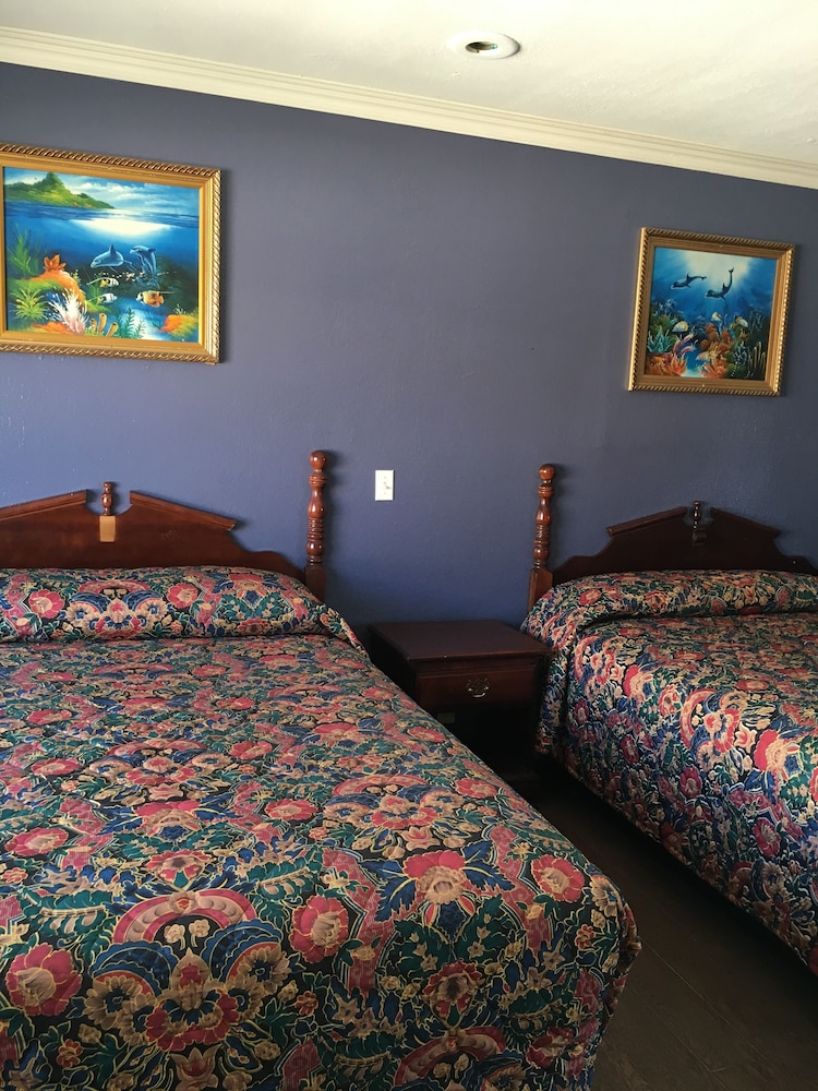 room, 2 queen beds
