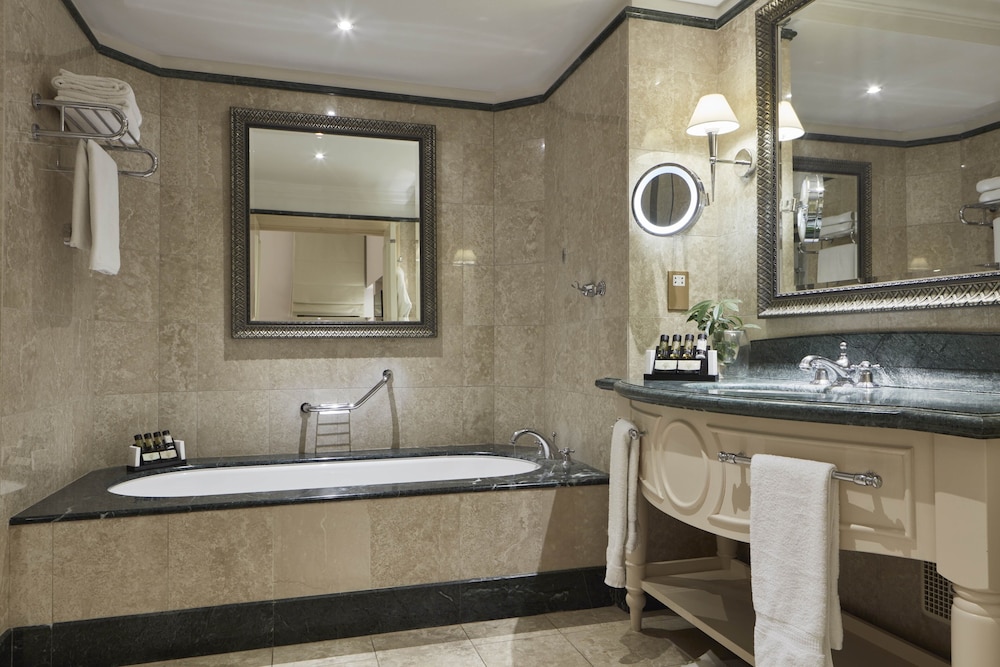 SWIM UP, DELUXE, DOUBLE BED, GOLF AND SEA VIEW