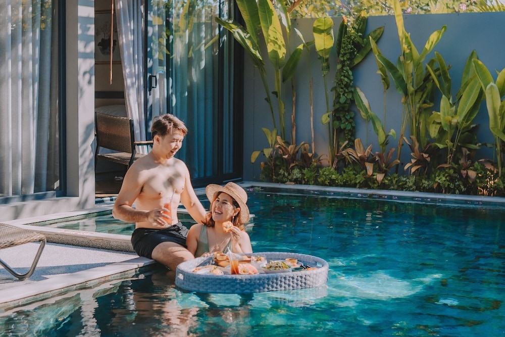 swimming pool spa