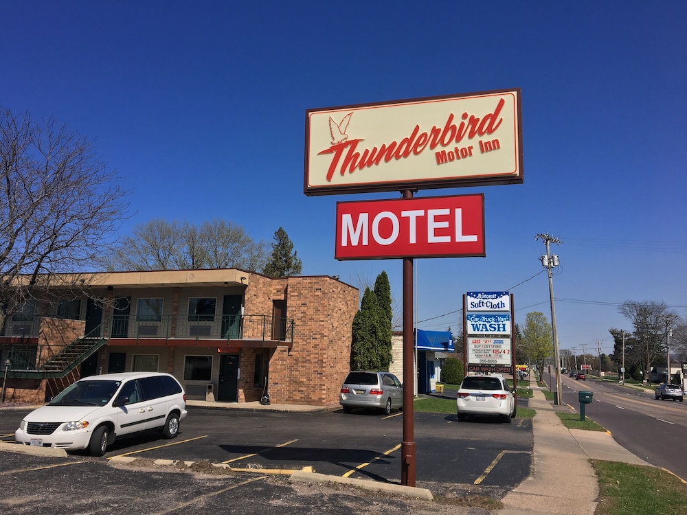 Thunderbird Motor Inn Baraboo 1/22