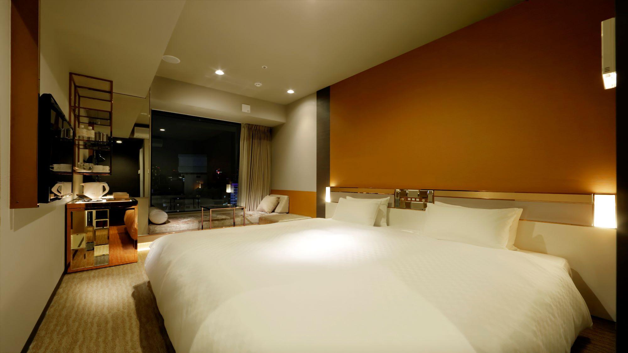 Executive, King Bed, Night View, High Floor