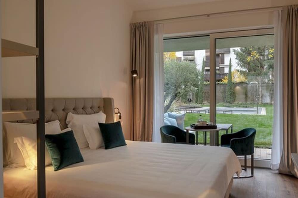 SUPERIOR, KING BED