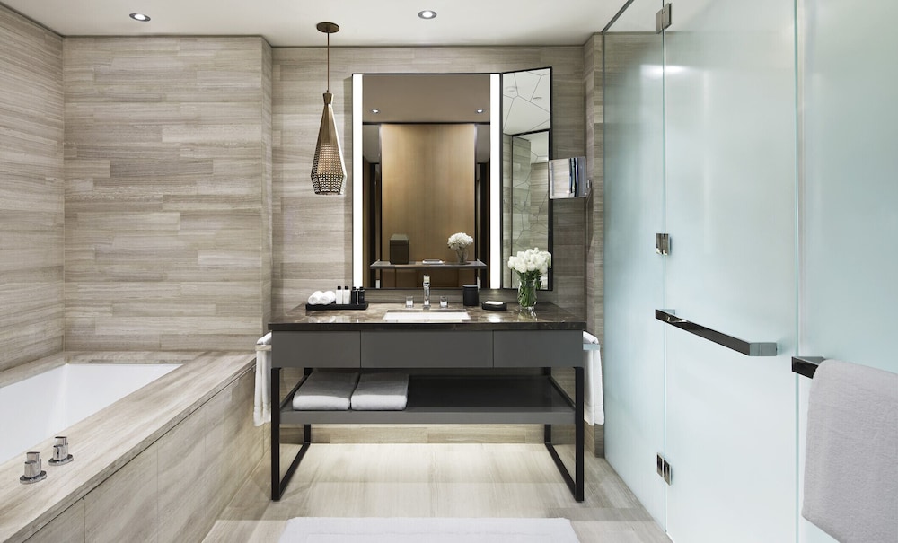 Four Seasons Hotel Bengaluru At Embassy One 26/75