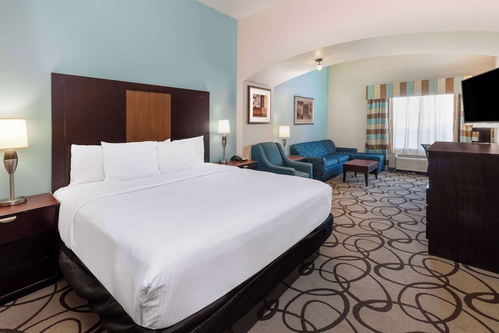 La Quinta Inn & Suites by Wyndham Fort Worth - Lake Worth 19/50