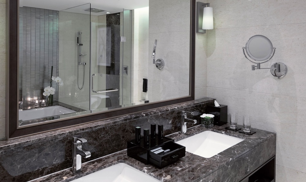 Melia Hanoi 50/50