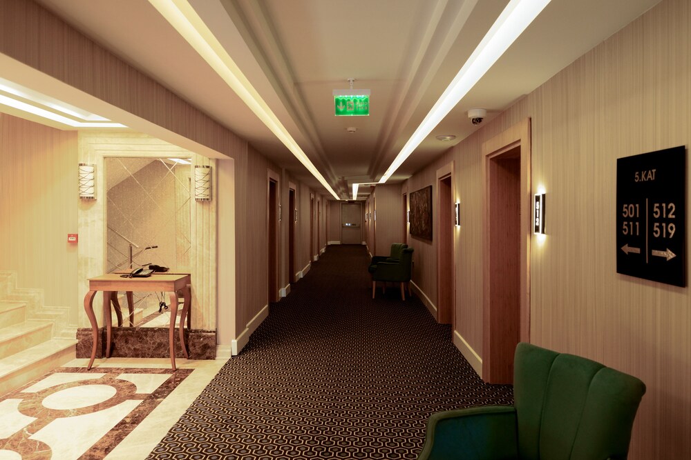 THE BERUSSA HOTEL 32/54