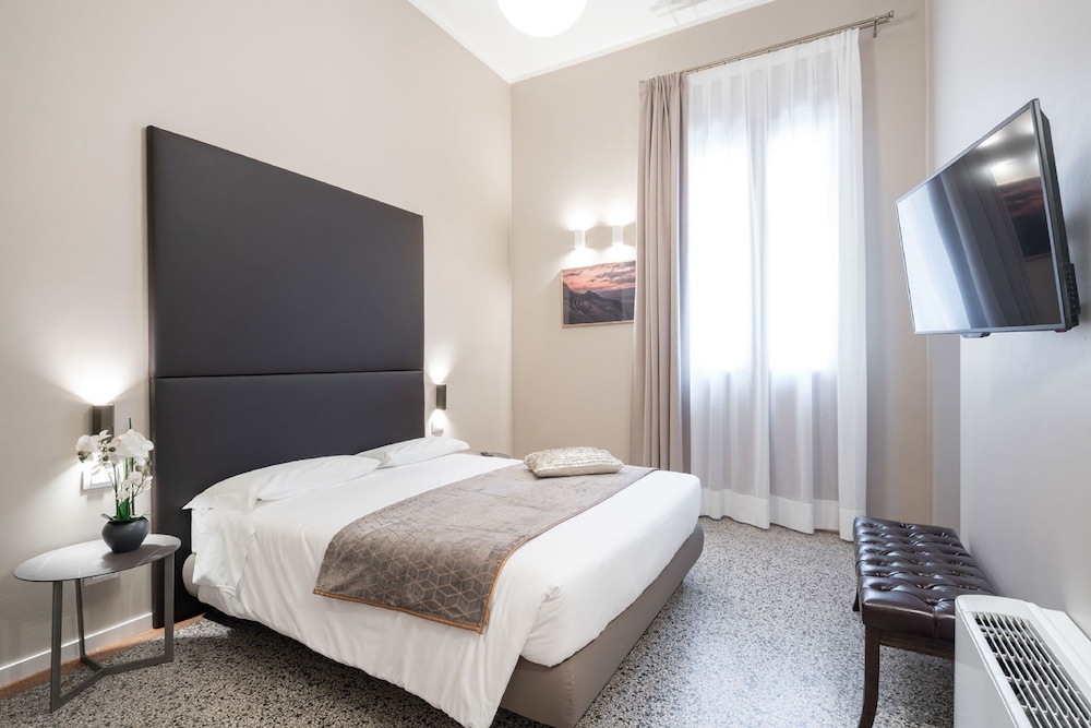 غرفة قياسية بسرير كينج بشرفة، Hotel Palazzo Martinelli Dolfin 3/6