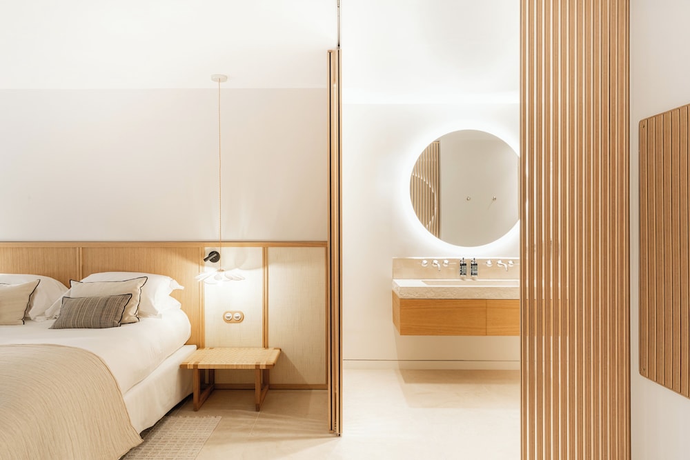 غرفة سوبيريور بسرير كوين بشرفة، Le Couvent Des Minimes Hotel Spa 3/4