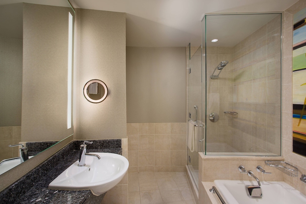 غرفة غراند بسريرين كوين بإطلالة على النهر، JW Marriott Hotel Grand Rapids 4/4