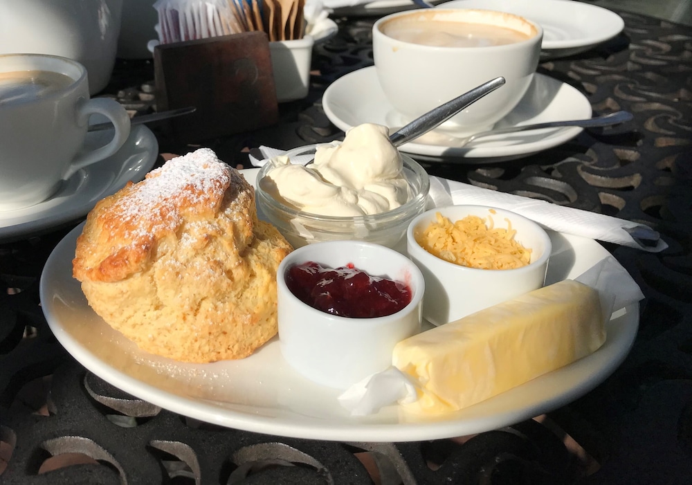 Eight Bells Mountain Inn 27/50