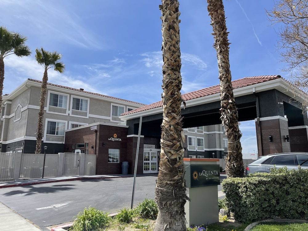 La Quinta Inn & Suites by Wyndham Hesperia Victorville 1/44