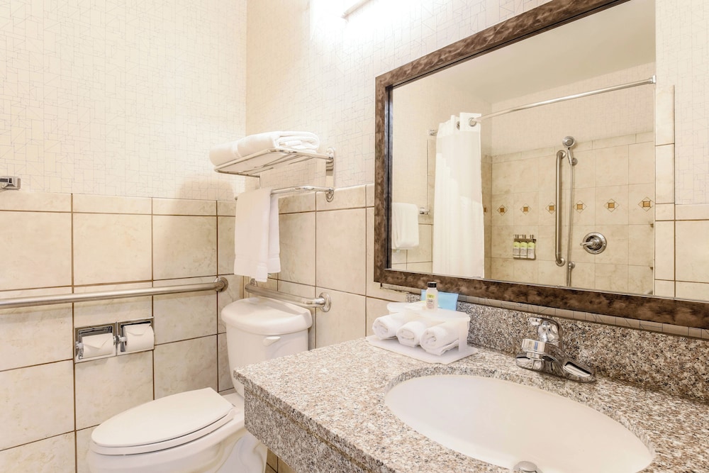 Holiday Inn Express Lancaster 65/70