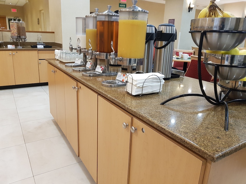 Holiday Inn Express Saltillo Zona Aeropuerto 35/40