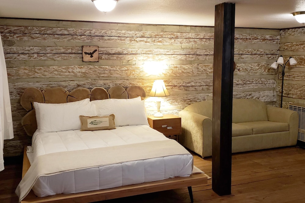 Paradise Village Hotel 11/67