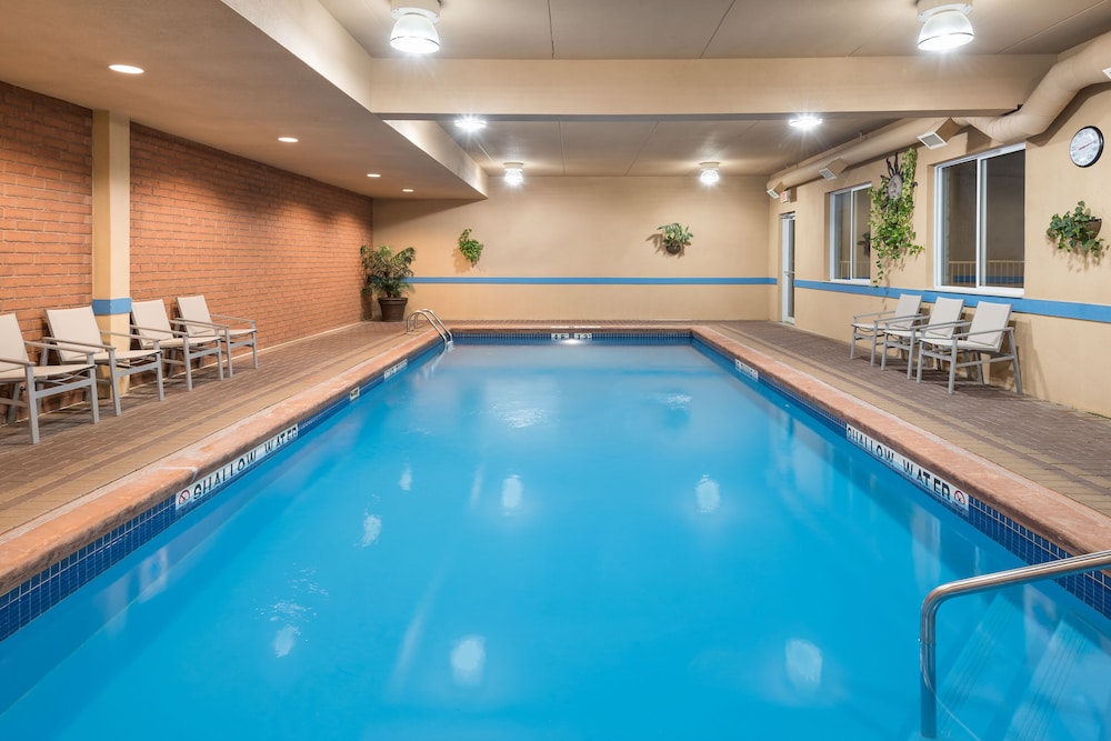 Best Western Plus 1000 Islands Hotel & Suites 2/24