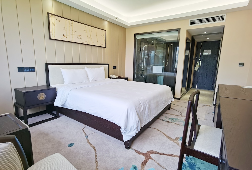Guangdong Hotel (Sun Yat-sen Memorial Hall Station) 24/73