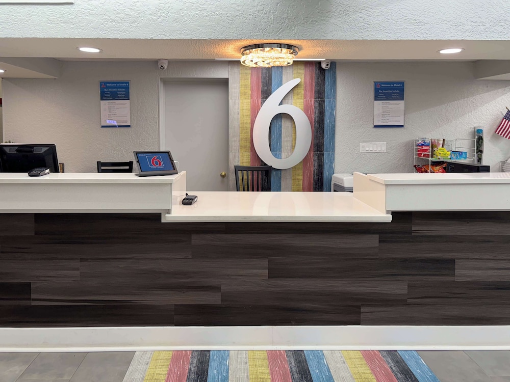 Studio6 Tallahassee, FL – North Monroe 6/42
