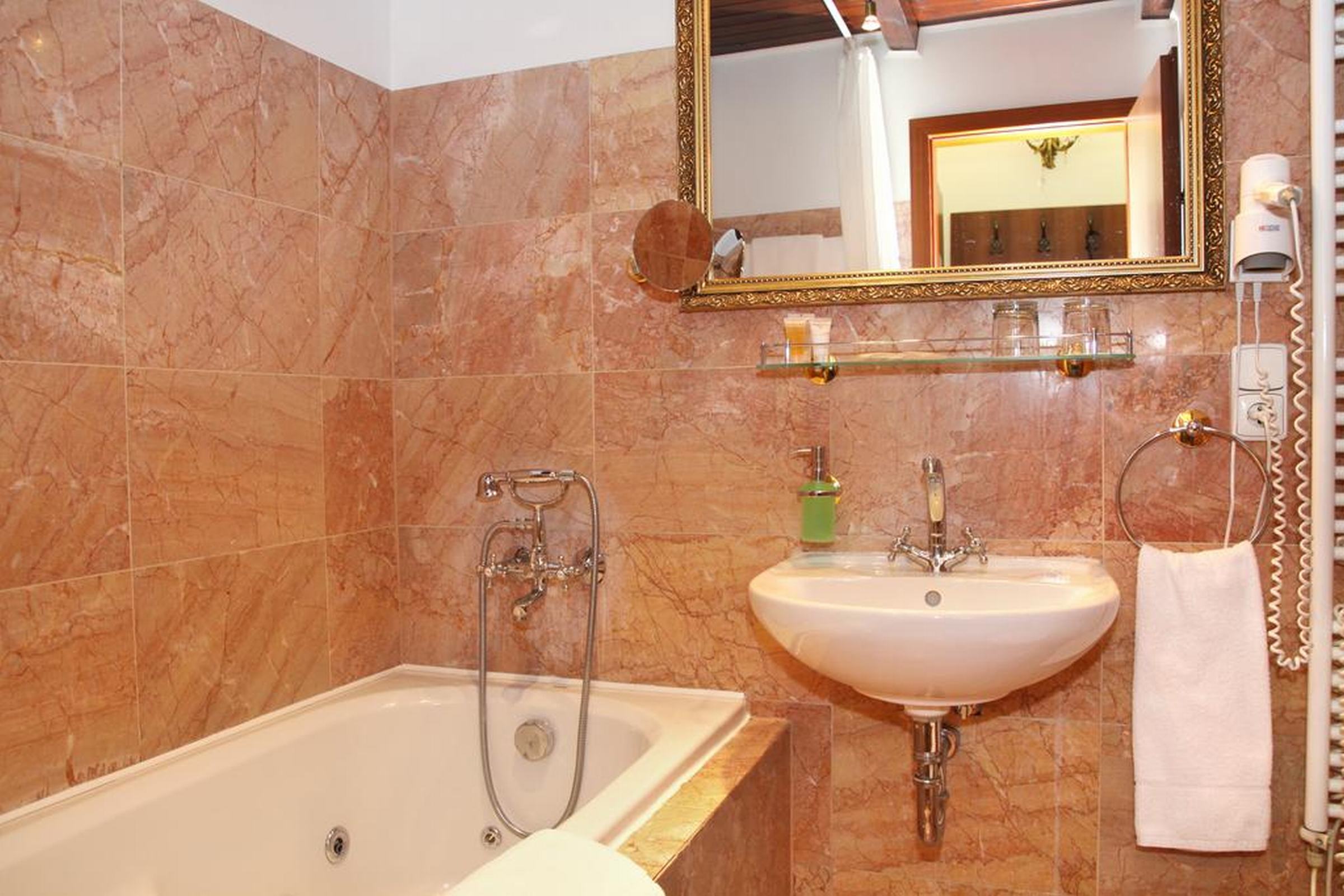 King Charles Boutique Residence 27/30