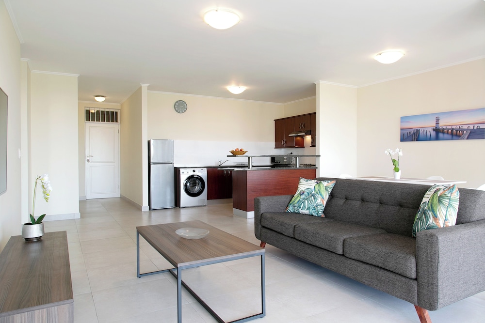 Cape Town City Accommodation the Island Club 42/69