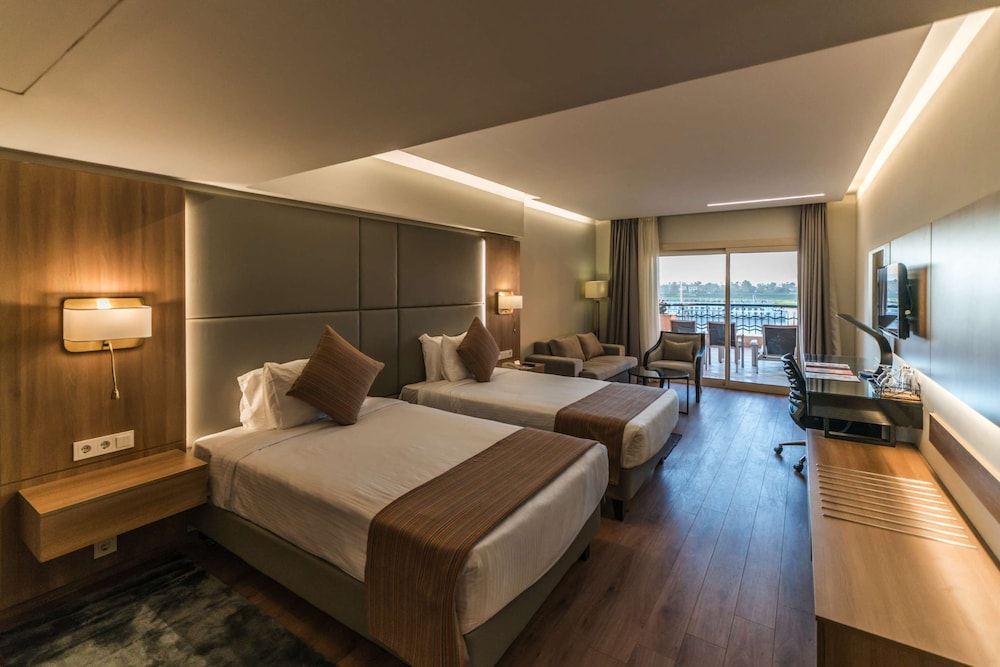 Executive, King Bed, Lateral Side Nile View