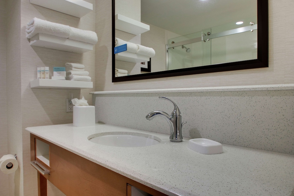 Hampton Inn By Hilton Pawtucket 12/35