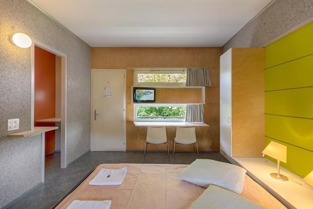 Lausanne Youth Hostel Jeunotel 12/40