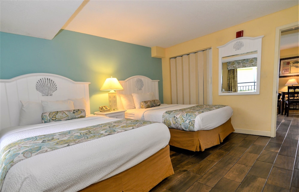 Monterey Bay Suites 14/81