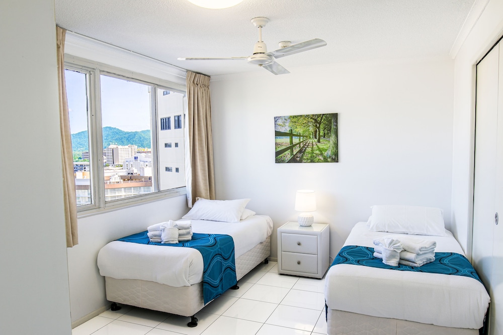 Cairns Aquarius 25/72