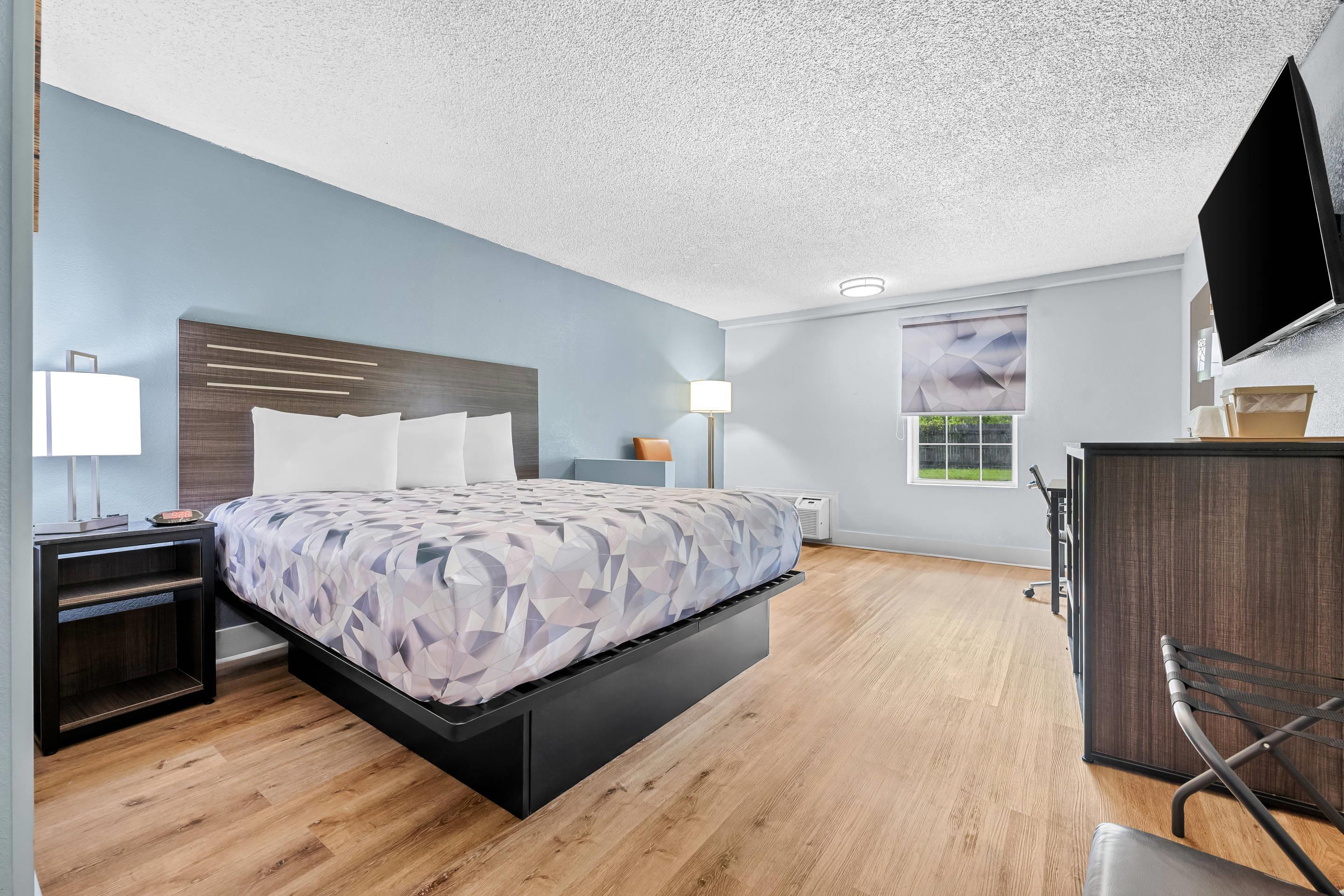 ROOM, KING BED