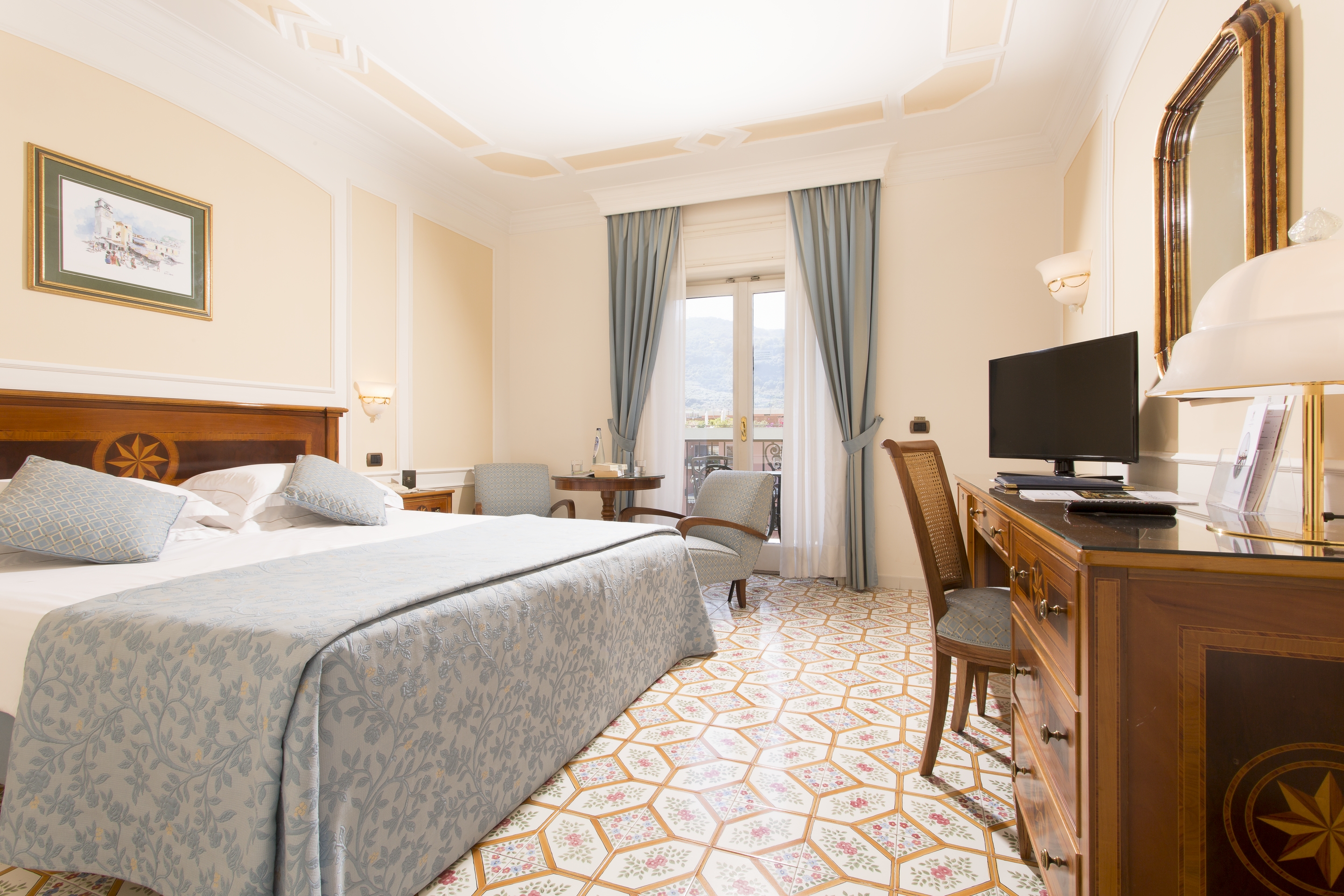 غرفة بسرير مزدوج أو سريرين منفصلين بشرفة