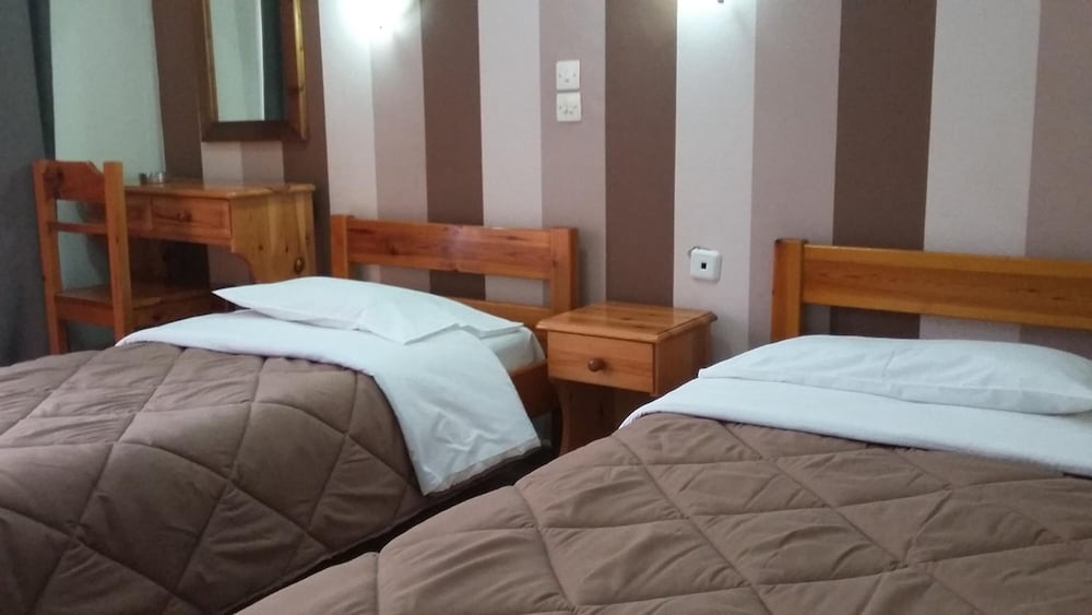 Alma Hotel 12/44