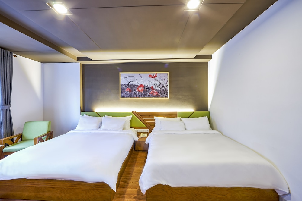 The Noble Swan Saigon 24/64