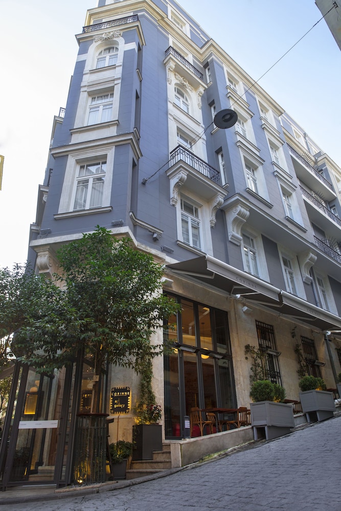 Corinne Hotel 8/50