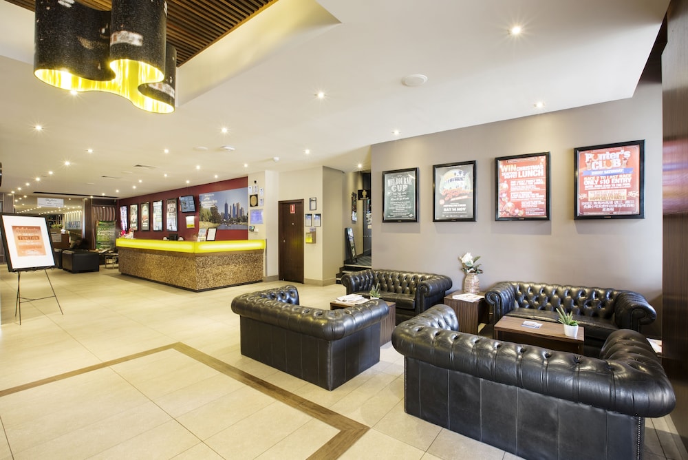 Shoppingtown Hotel 28/53