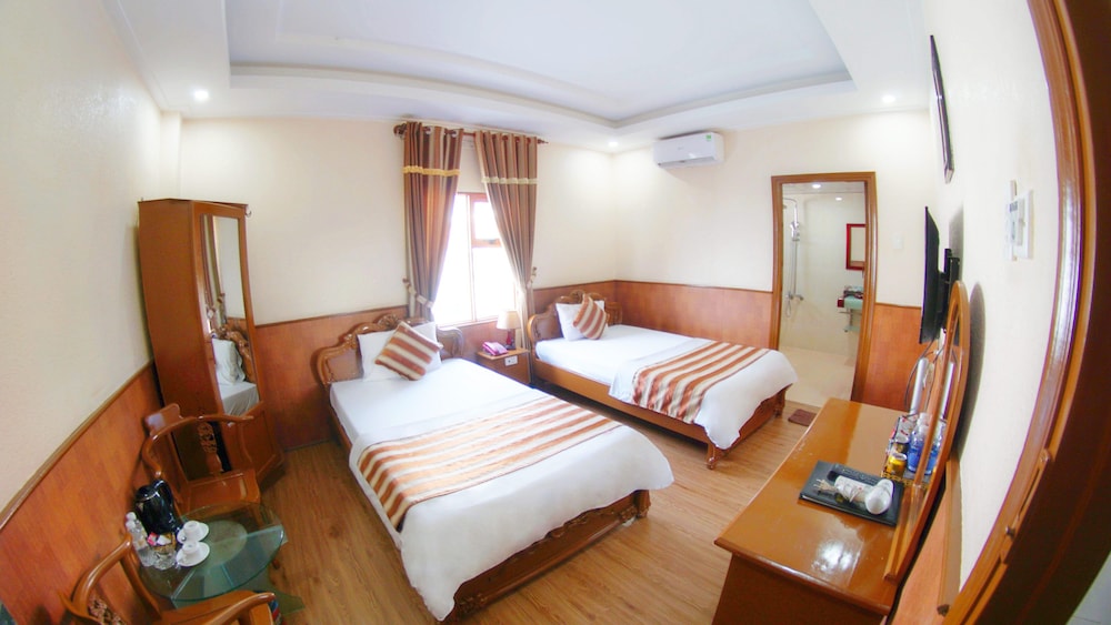 SUPERIOR, TWIN BEDS, CITY VIEW