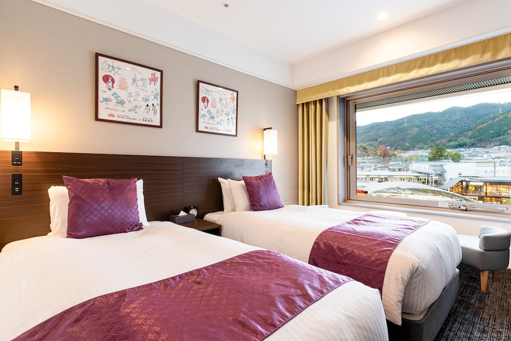 MODERATE, TWIN BEDS