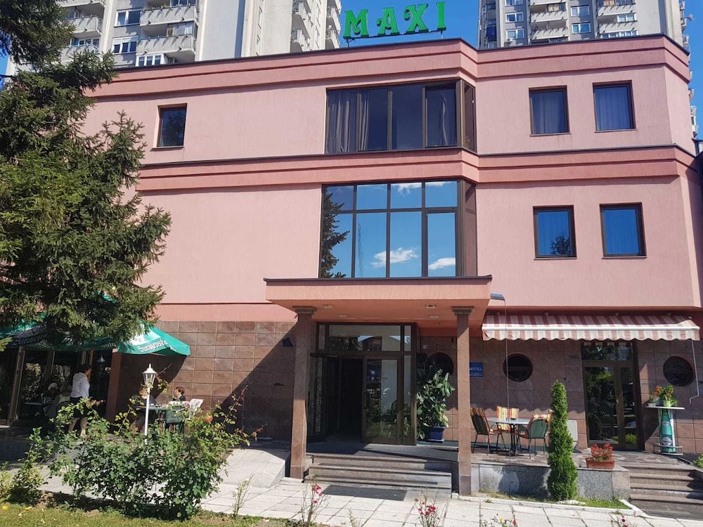 Hotel Maxi 1/21