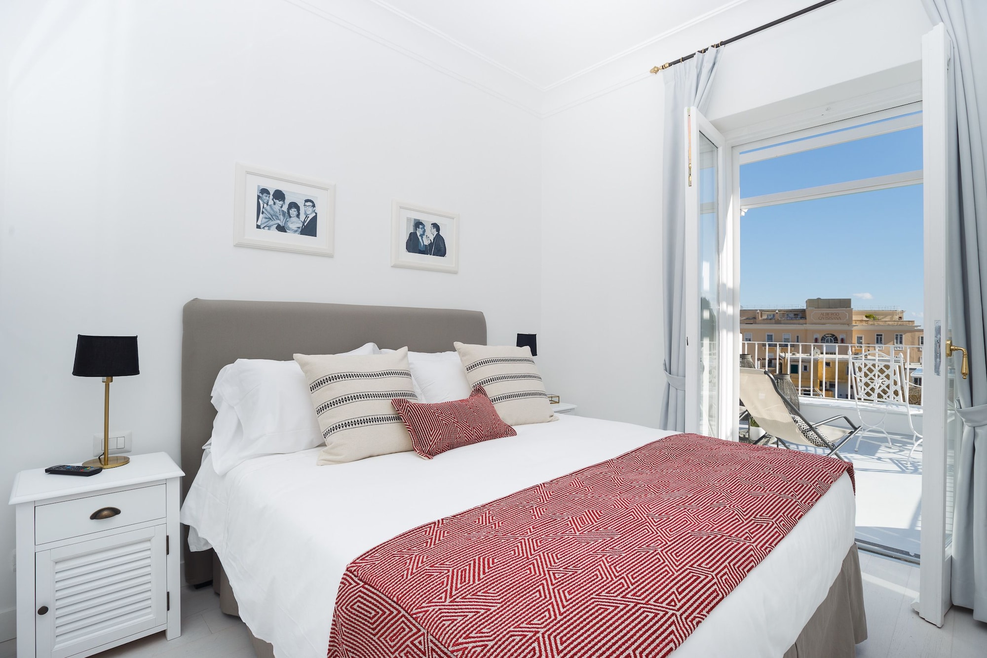 SUITE, QUEEN BED, SEA VIEW