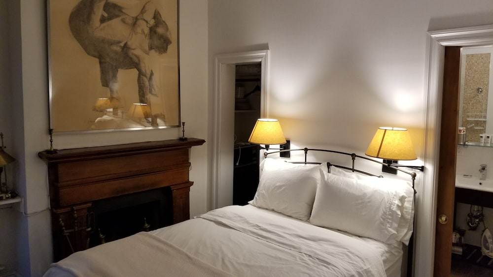 Incentra Village Guest House 25/50
