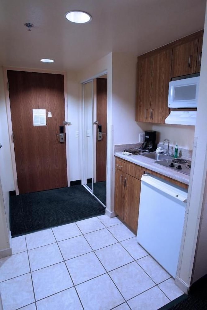 Gateway Studio Suites 10/54