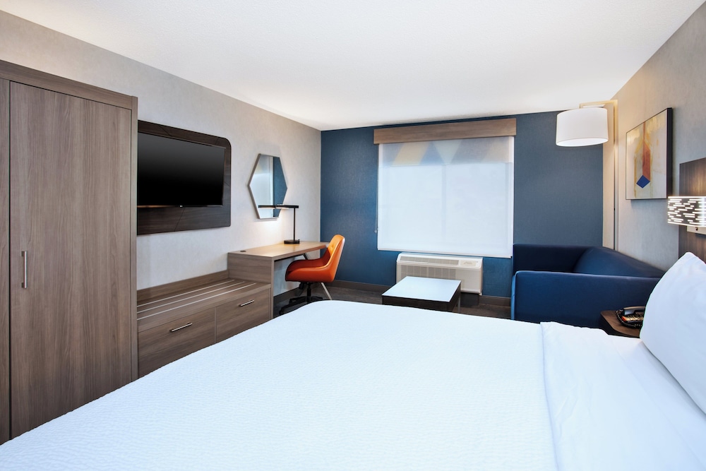 Holiday Inn Express & Suites Belleville (Airport Area) 18/50
