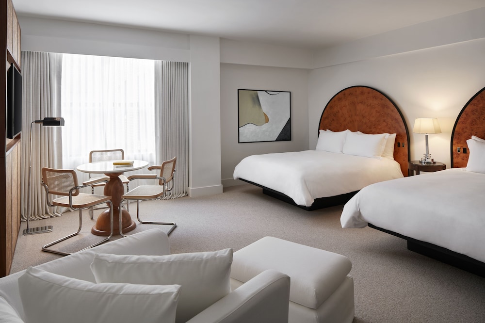 DELUXE, 2 QUEEN BEDS
