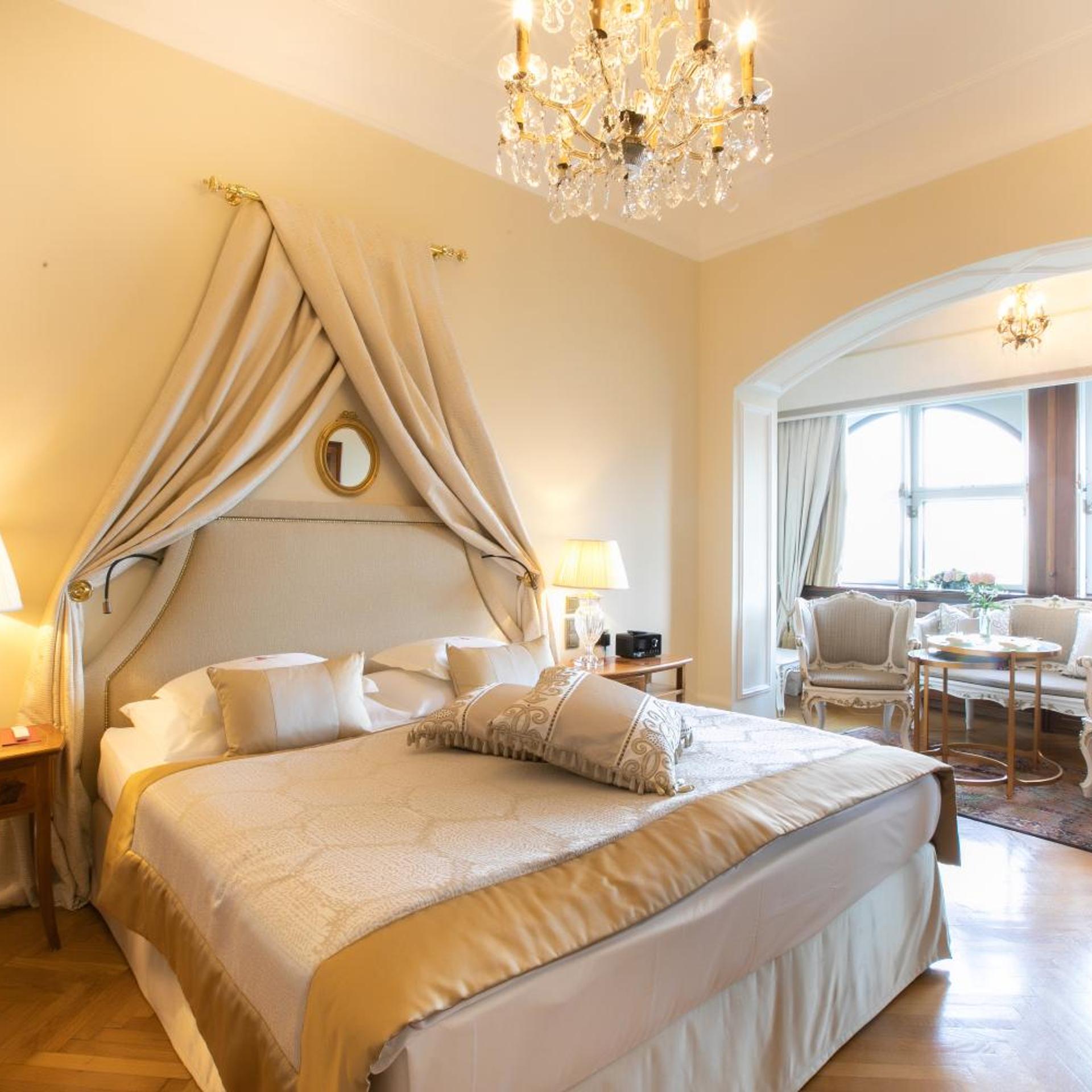Castle, Suite, King Bed, City View