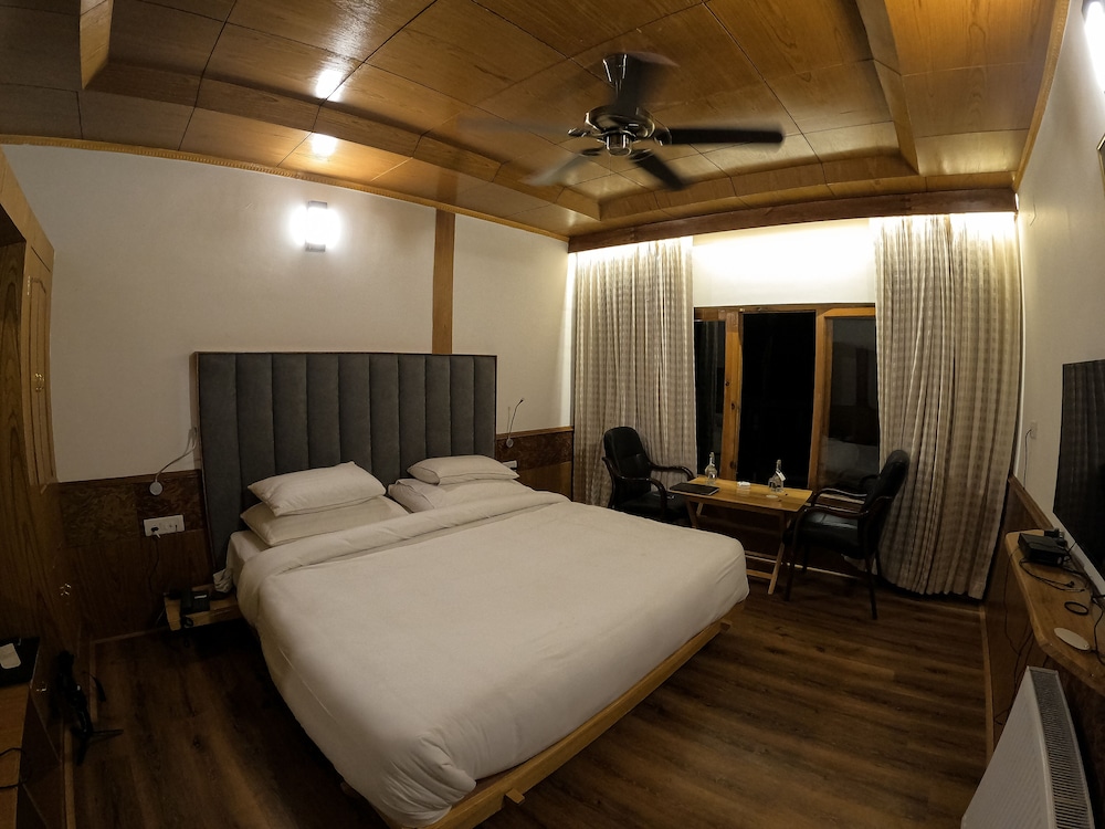 Hotel Cho Palace 9/26