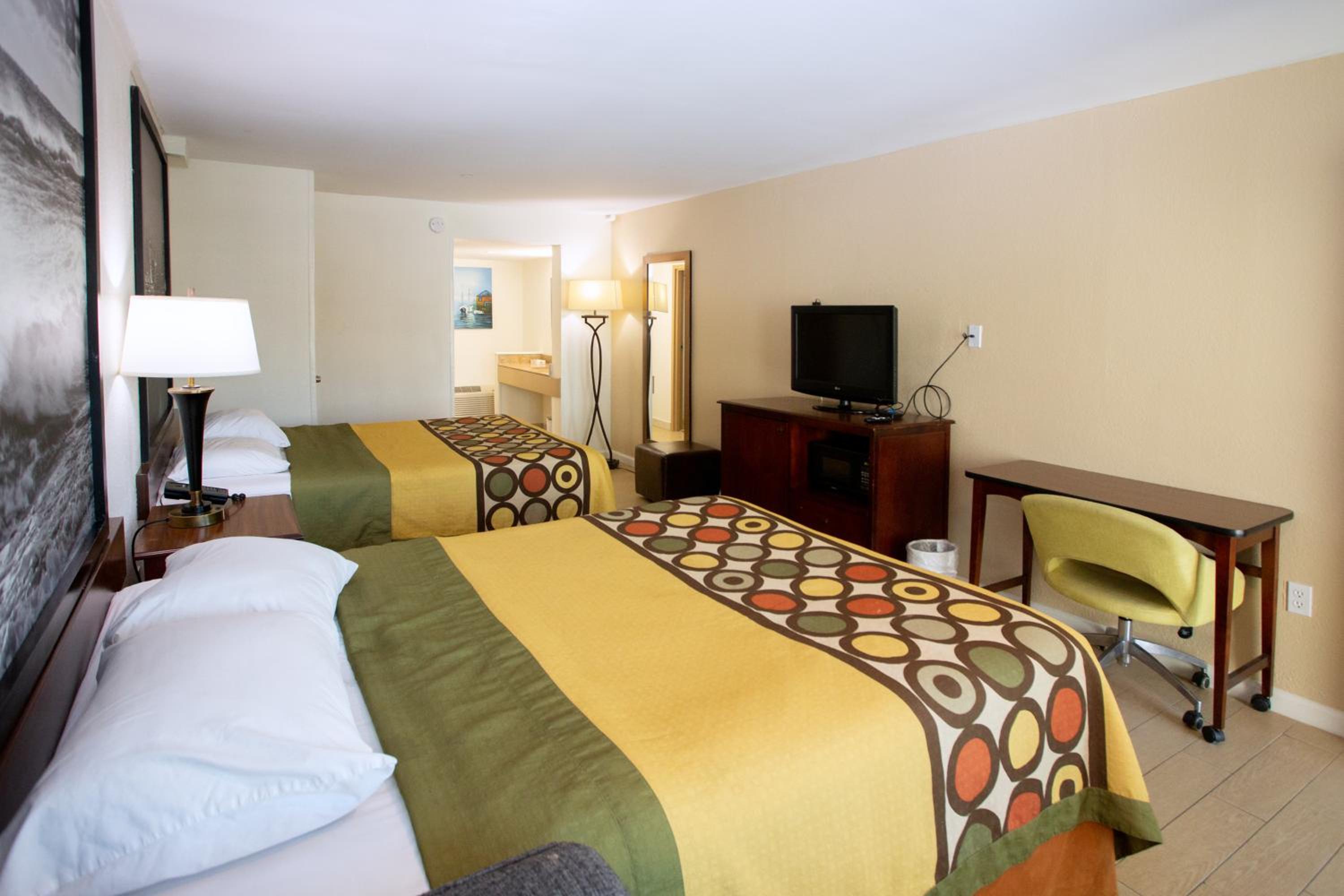غرفة ديلوكس بسريرين كوين بإطلالة على المسبح، Aqua Vista Resort Hotel 2/3